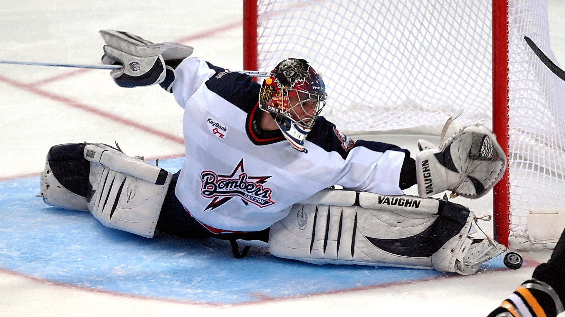 开云体育入口-神射暴走！老鹰三分雨淹没76人，客场大胜展露冠军相